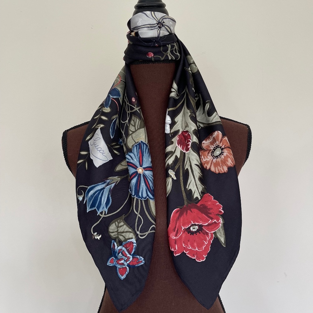 New Authentic Gucci Scarf Flora Knight Print Black Multicolor Silk Scarf… - Picture 10 of 16